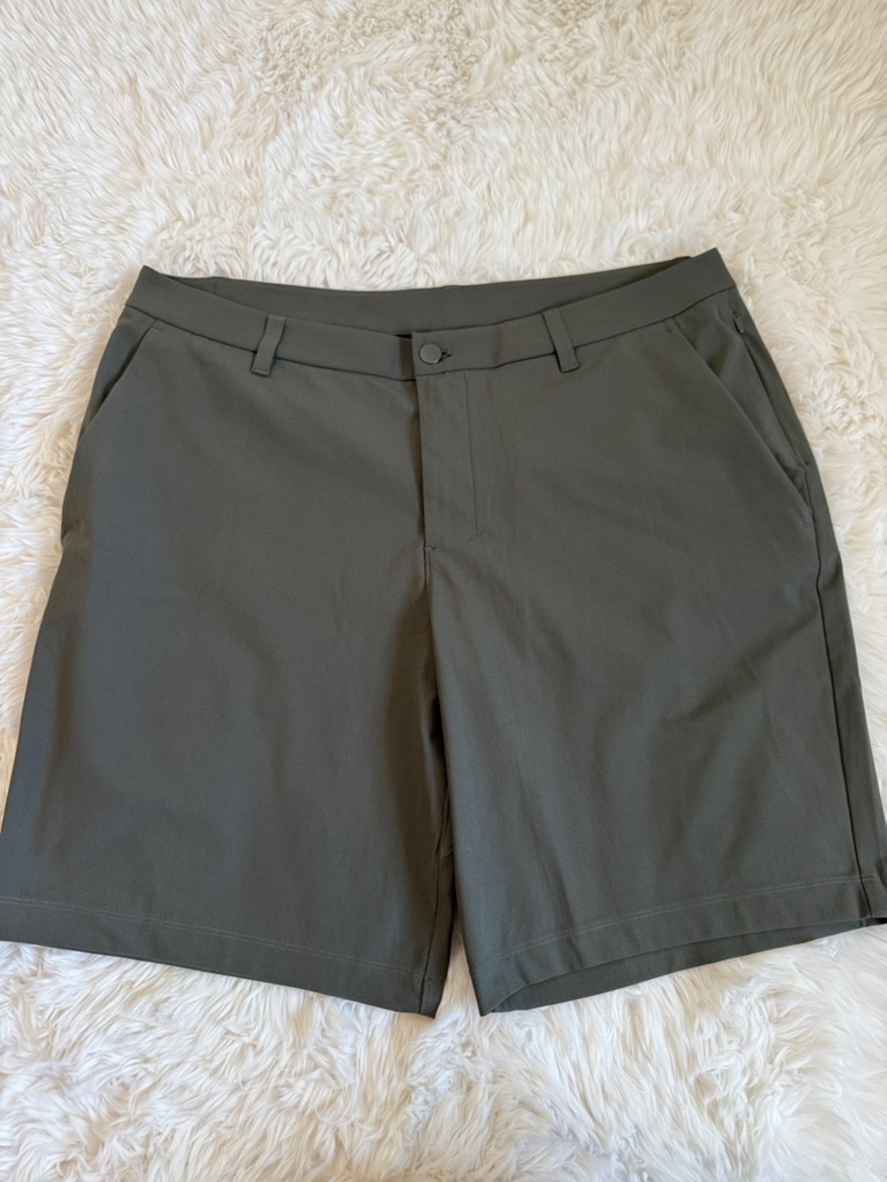 lululemon athletica Men's Olive Green Flat-Front Performance Shorts-36